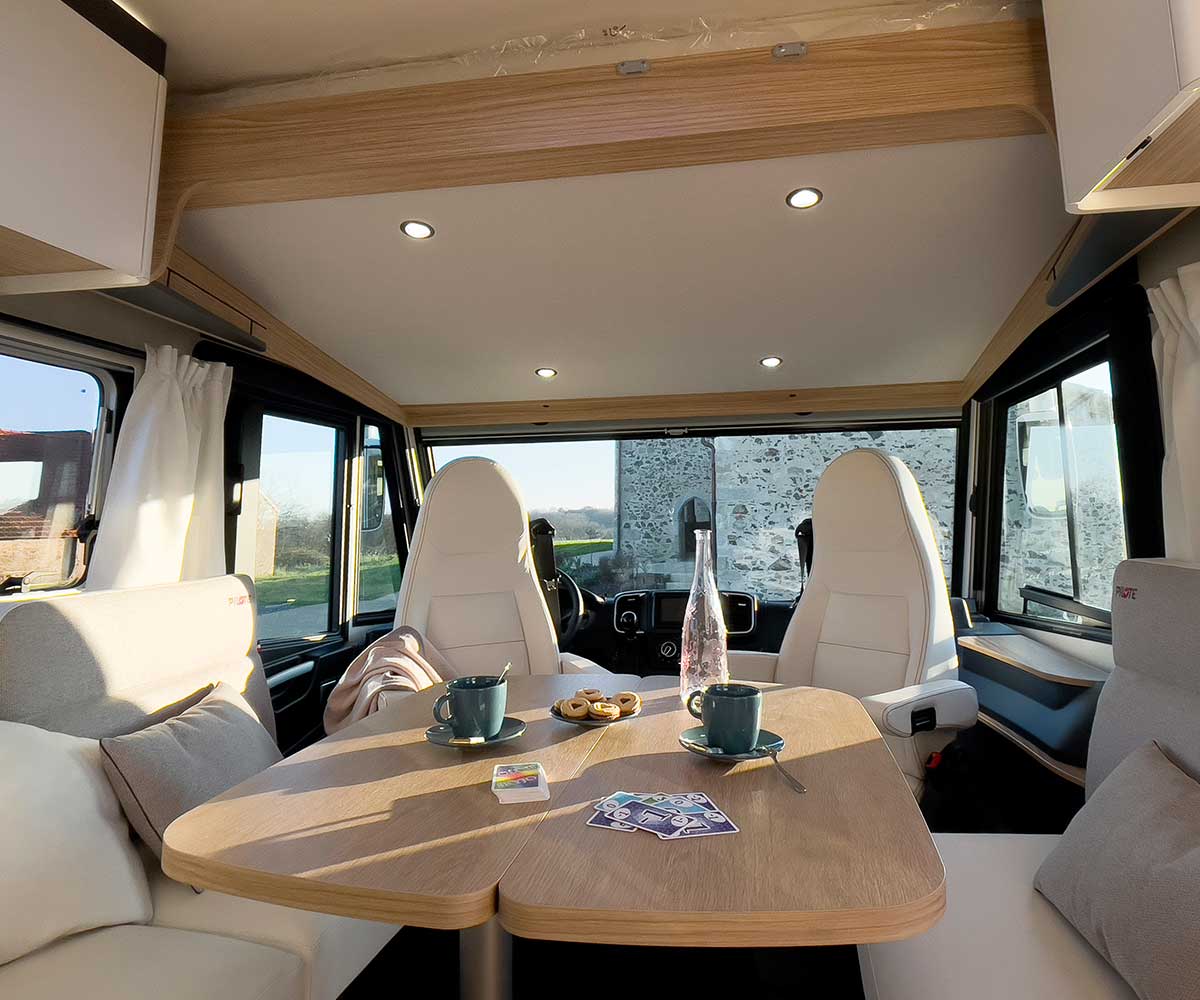 Soute du camping-car intégral G720FGJ Sélection Pilote.